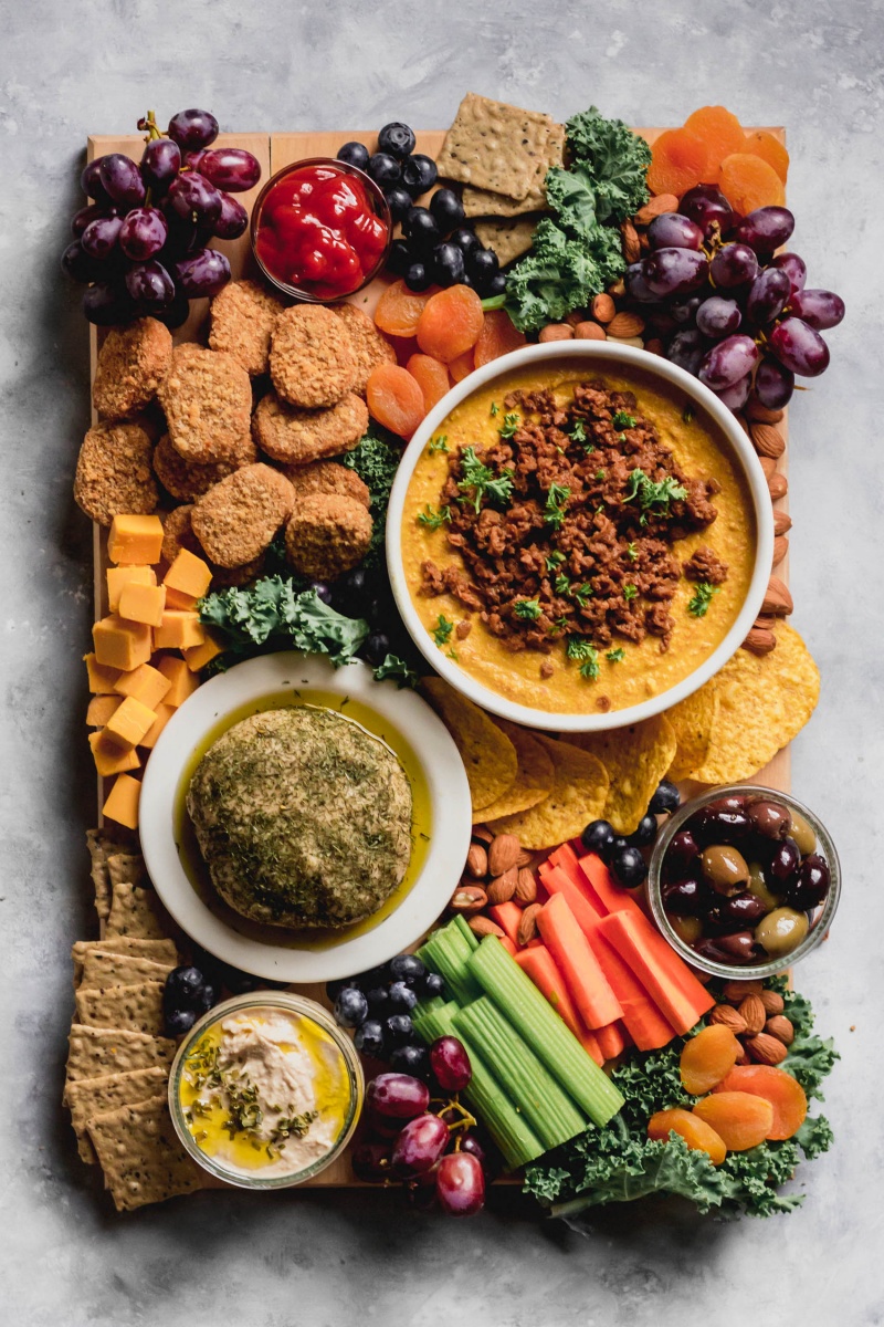 https://www.emilieeats.com/wp-content/uploads/2019/05/the-ultimate-vegan-party-platter-healthy-sides-appetizers-plant-based-dinner-recipes-1-800x1200.jpg